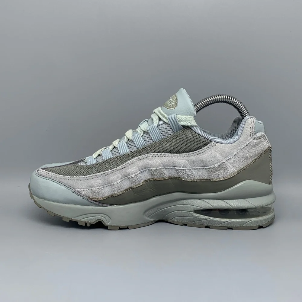 Nike Air Max 95 Premium Light Gray‎ Green 905348-015 Men’s Sz 7 Womens Sz 8.5